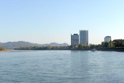 Rhein mit Blick auf Siebengebirge und ehem. Regierungsviertel – Bild 2